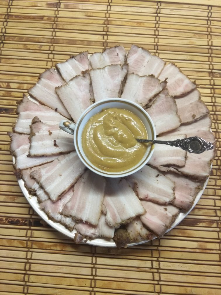 Грудинка, запеченная в духовке в горчице и специях