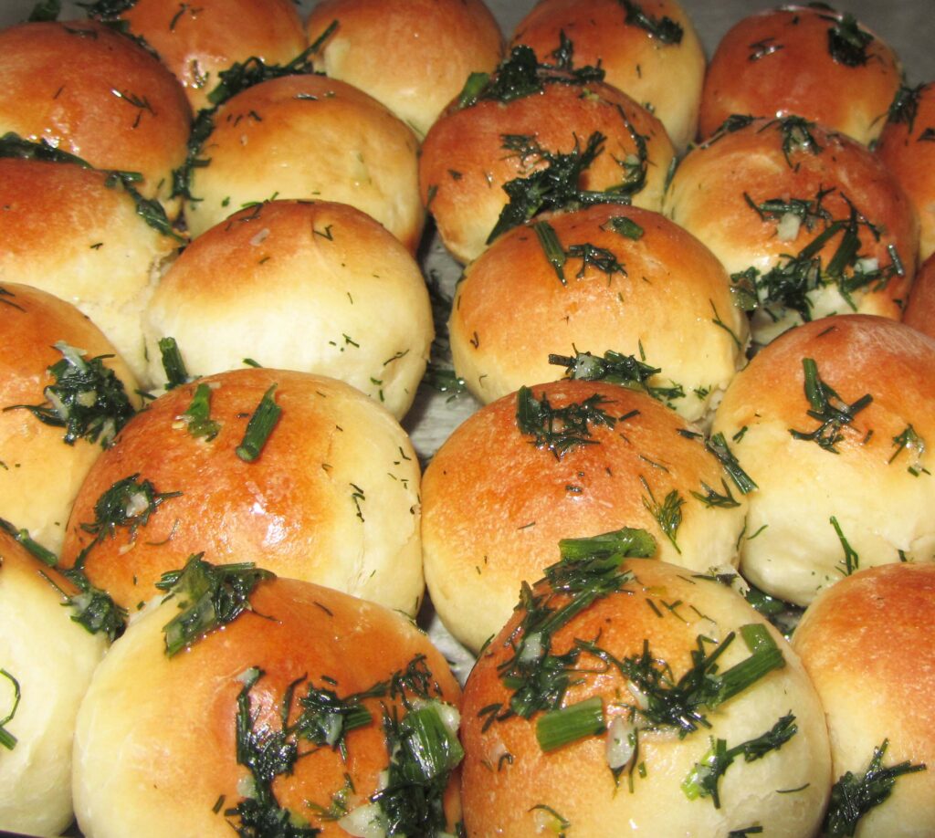 Пампушки с чесноком и укропом