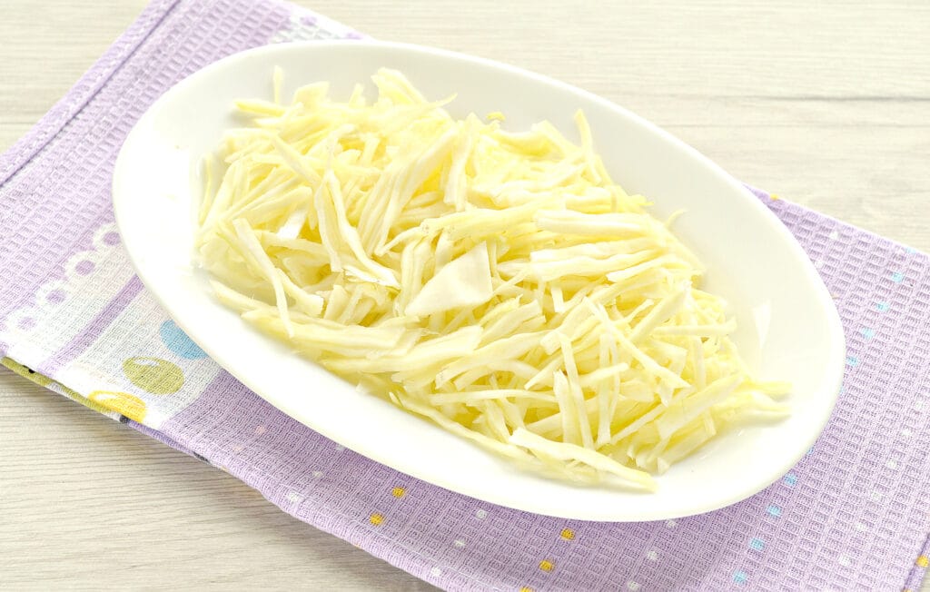 Фото рецепта - Щи с грибами и курицей - шаг 2