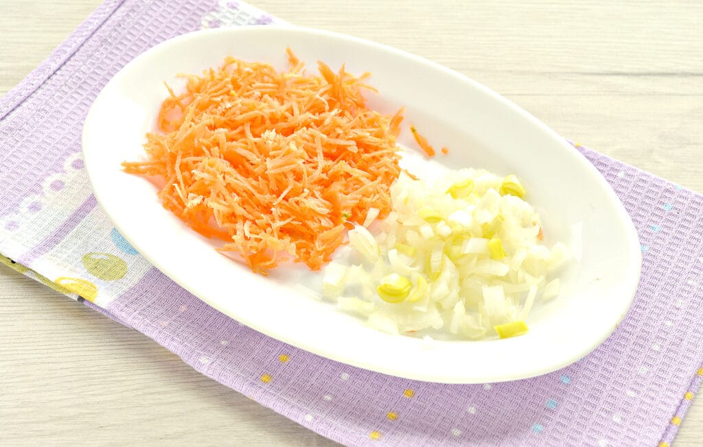 Фото рецепта - Щи с грибами и курицей - шаг 4