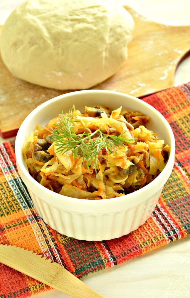 Тушеная капуста с фаршем и грибами (начинка для пирогов)