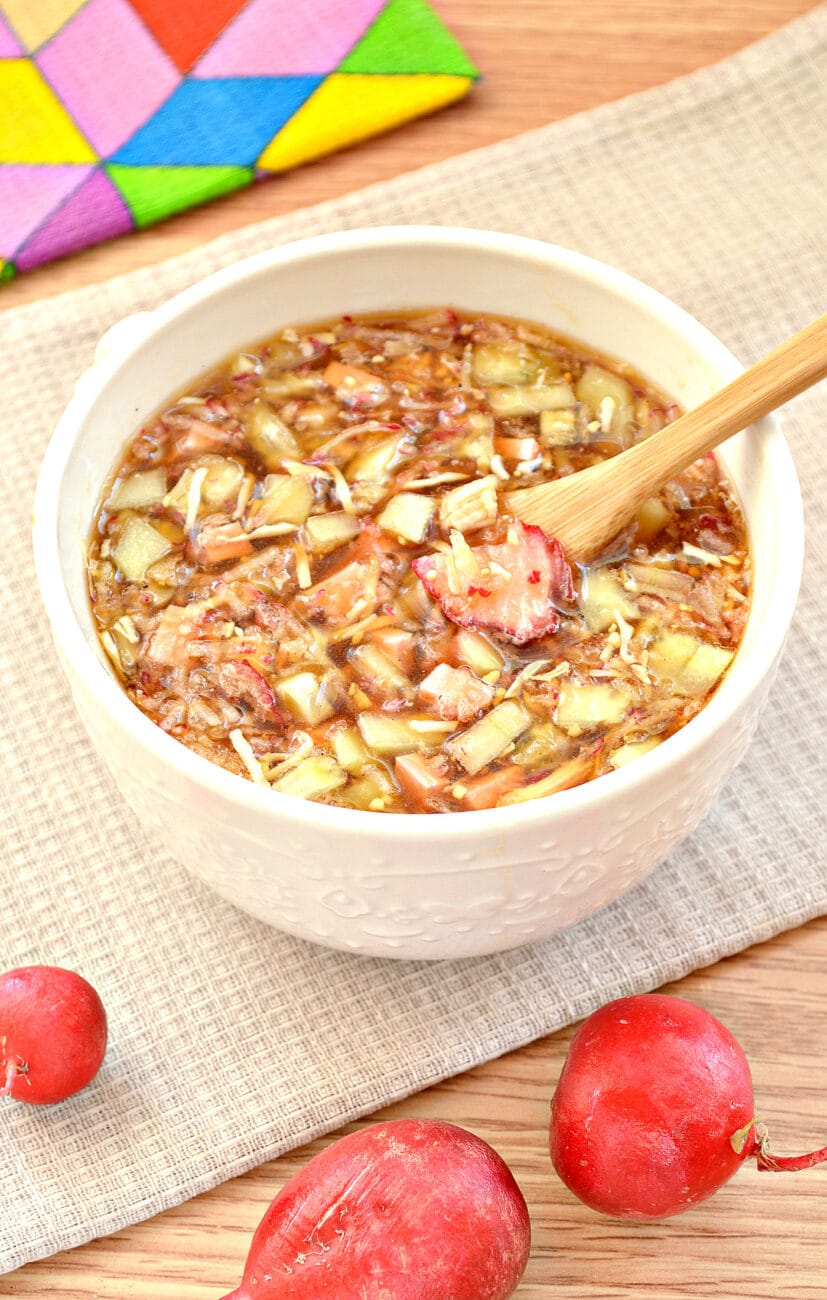 Окрошка на квасе с курицей и редиской
