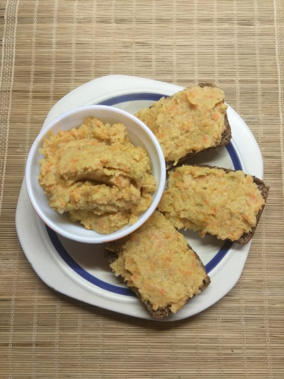 Паштет из консервированной фасоли с овощами