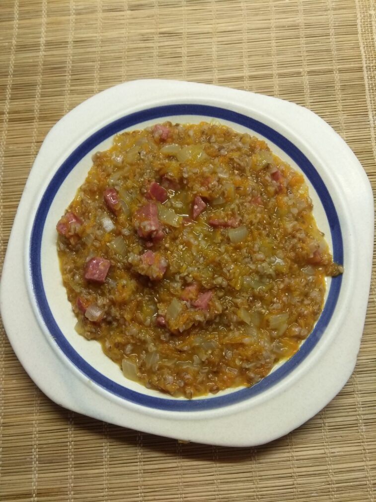 Пшеничная каша с колбаской