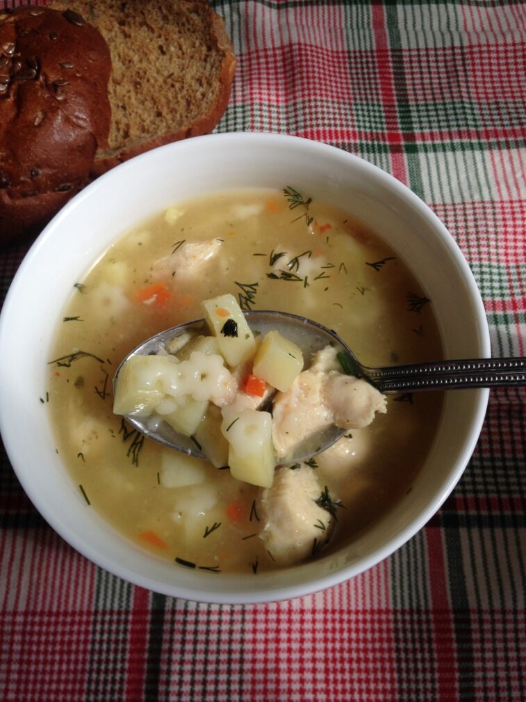 Детский суп из индейки с макаронами
