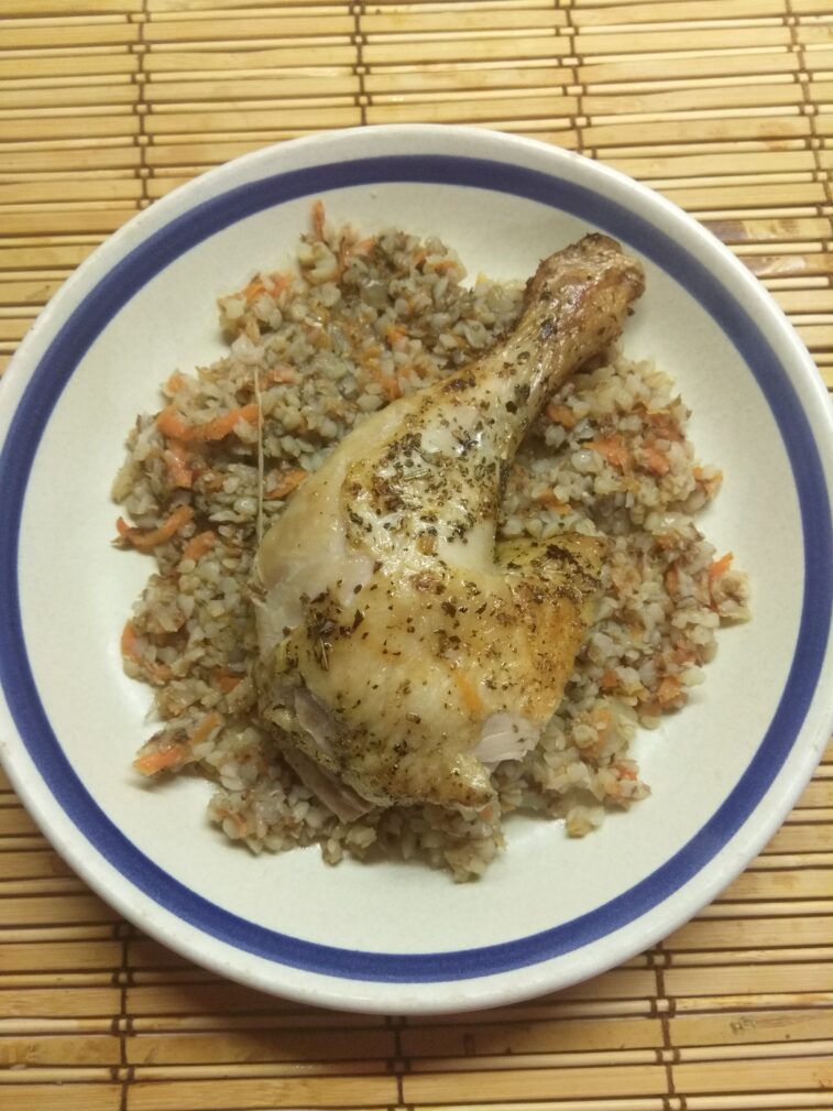 Курица, фаршированная гречкой