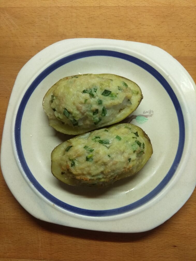 Картофель, фаршированный фаршем и сыром