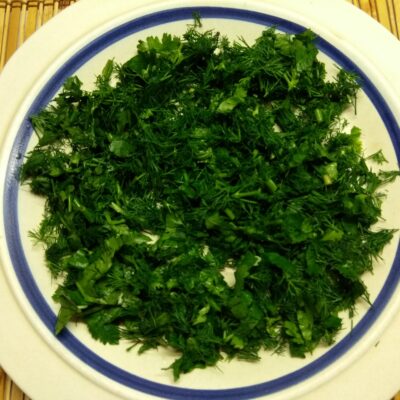 Фото рецепта - Салат с куриным филе, помидорами, ежевикой и консервированной кукурузой - шаг 1