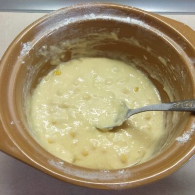 Фото рецепта - Кексы с консервированной кукурузой в микроволновке - шаг 4