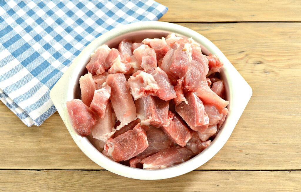 Фото рецепта - Подлива из свинины с овощами в мультиварке - шаг 1