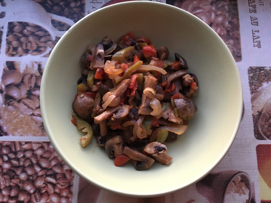 Овощное рагу с шампиньонами