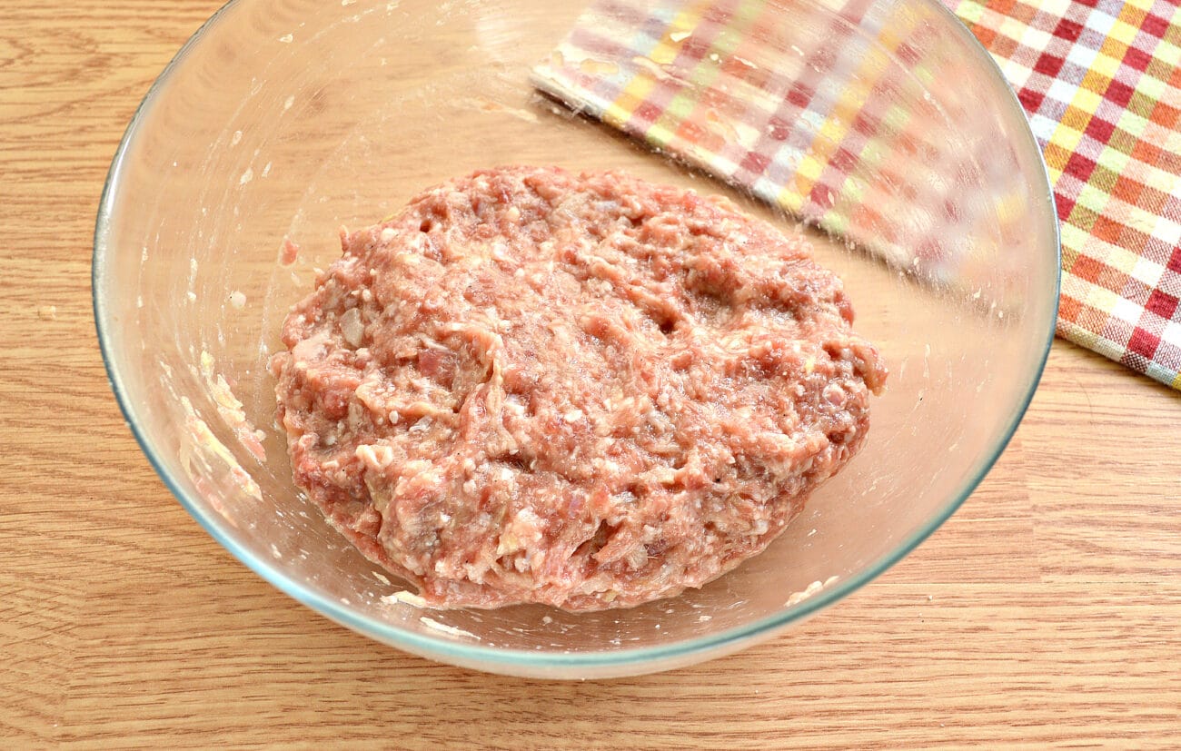 Как сделать фарш из лосятины. Крабовый фарш. фарш рыбный. однородное мясо. как сделать катышки из мяса.