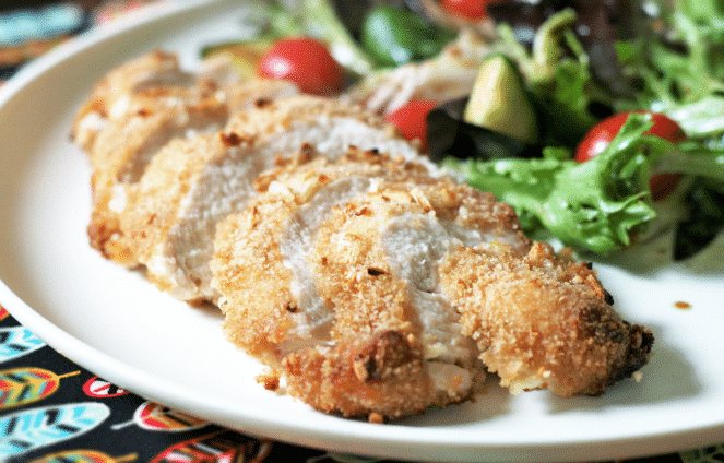 Запеченная куриная грудка в луковой панировке