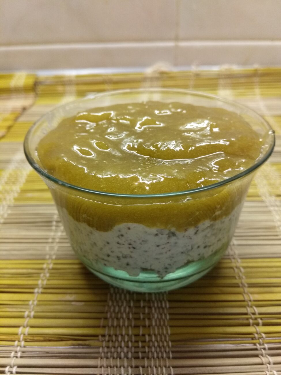Творожный десерт из мака и варенья