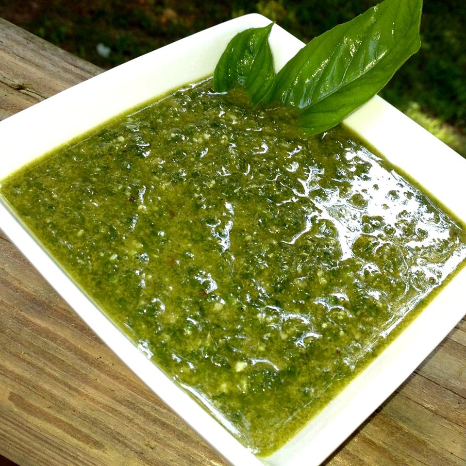 Острый соус Песто с орехами и чесноком