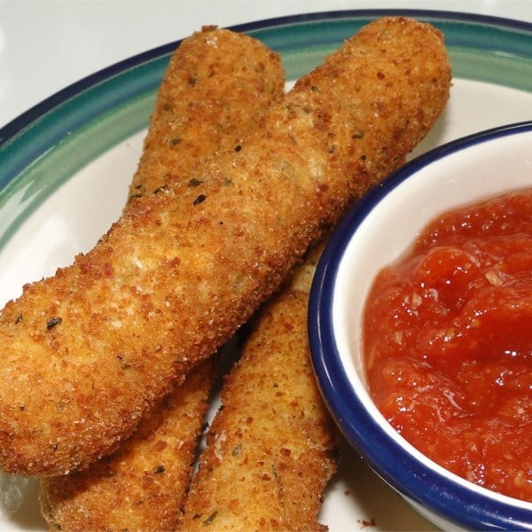 Жареные сырные палочки из Моцареллы