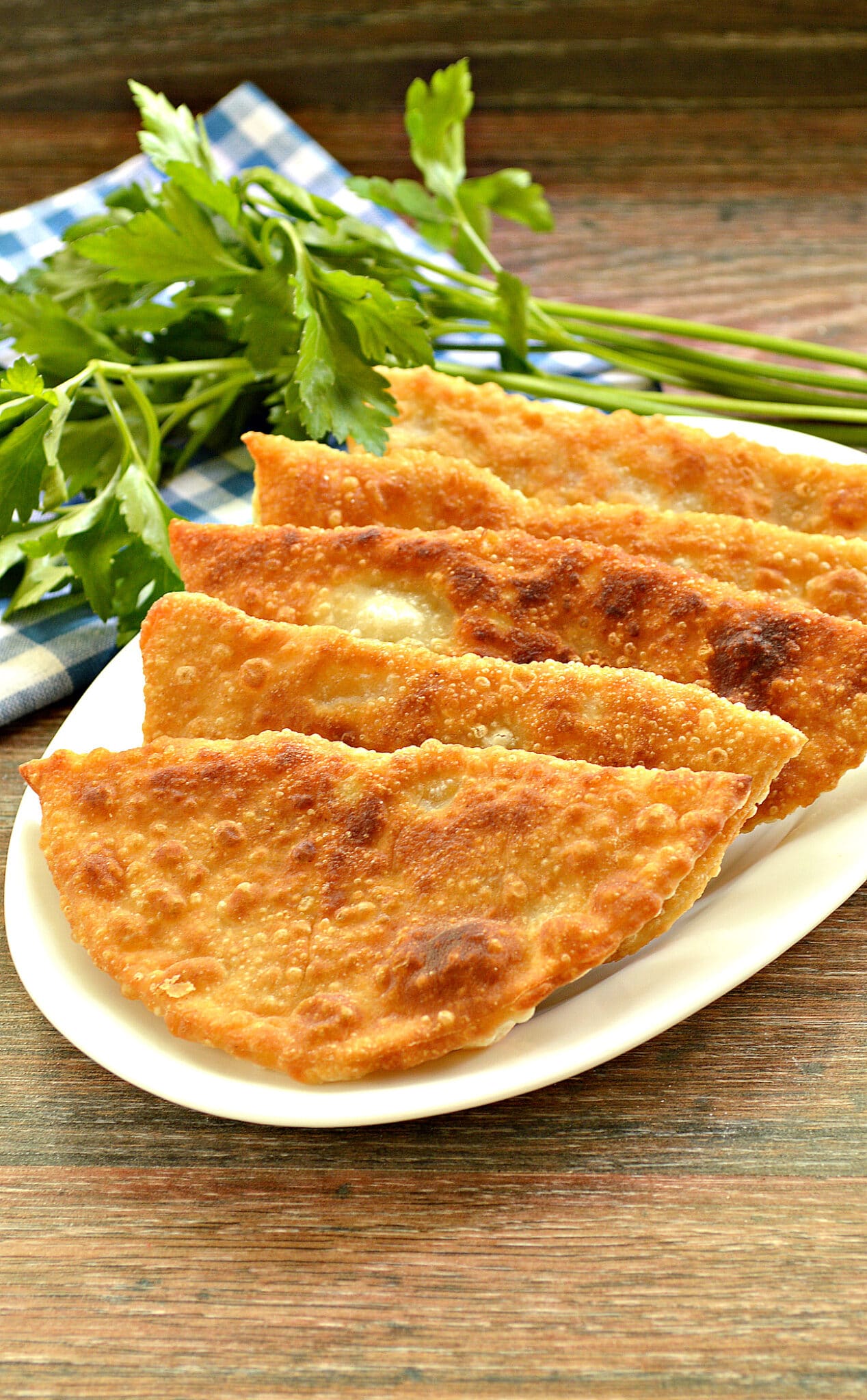 Капустные чебуреки рецепт. Чебуреки с картошкой и фаршем на сковороде. Капустные чебуреки. Постные чебуреки с картошкой. Чебуреки из кабачков с мясным фаршем.