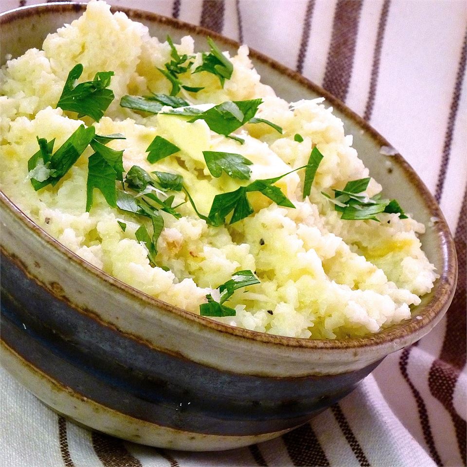 Пюре из цветной капусты с чесноком и сыром