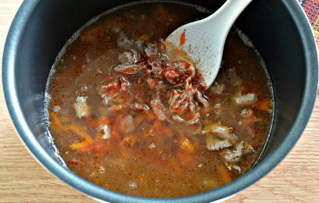 Фото рецепта - Гречневая каша с овощами и отварным мясом в мультиварке - шаг 5
