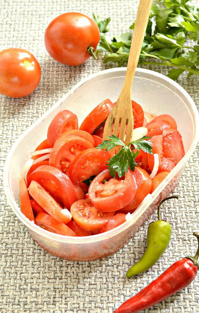 Быстрые маринованные помидоры