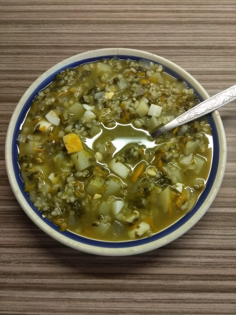 Зеленый борщ с булгуром (щавельный суп)