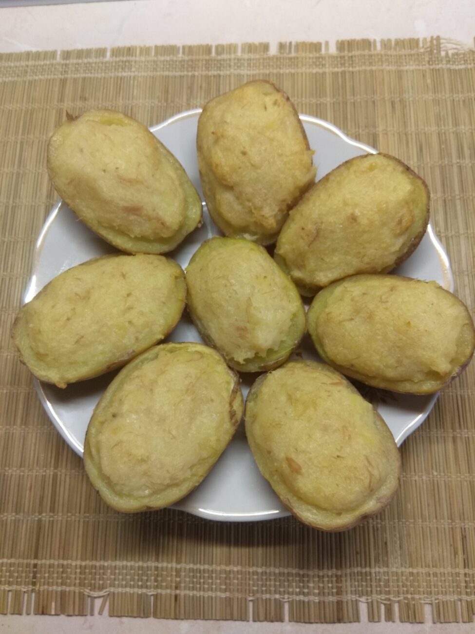 Картофель, фаршированный тунцом и пармезаном