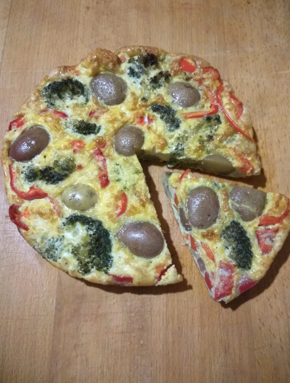Яичная запеканка с картофелем, брокколи и перцем