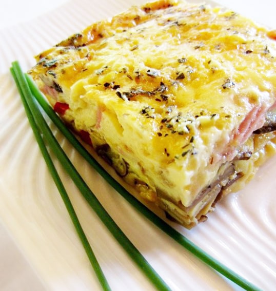 Яичная запеканка с овощами и ветчиной