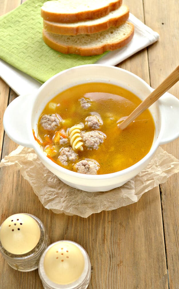 Быстрый суп с фрикадельками и макаронами