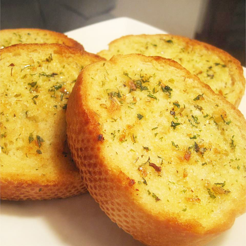 Булочки с чесноком и травами