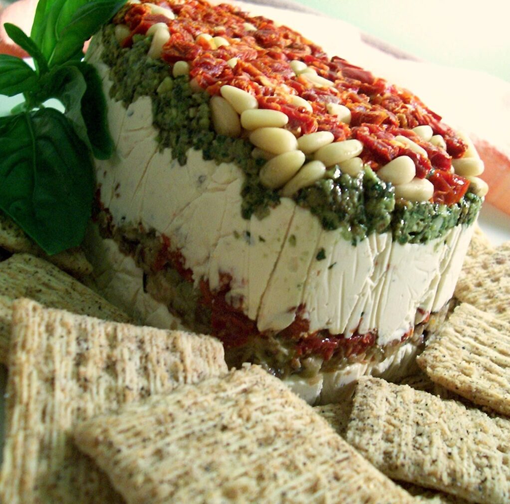 Сырный пирог с орешками и томатами (намазка)