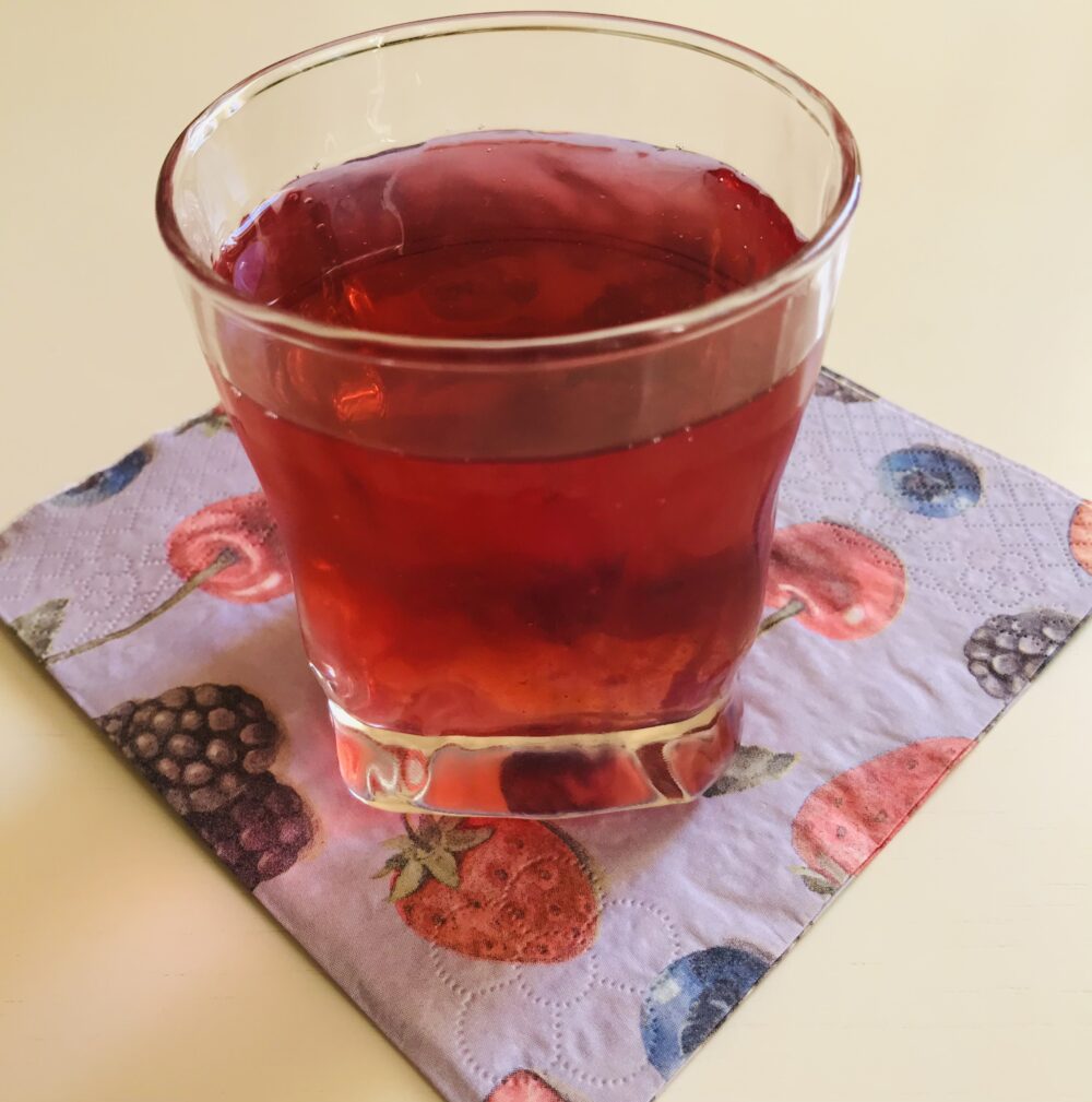 Компот из черного крыжовника, яблок и смородины