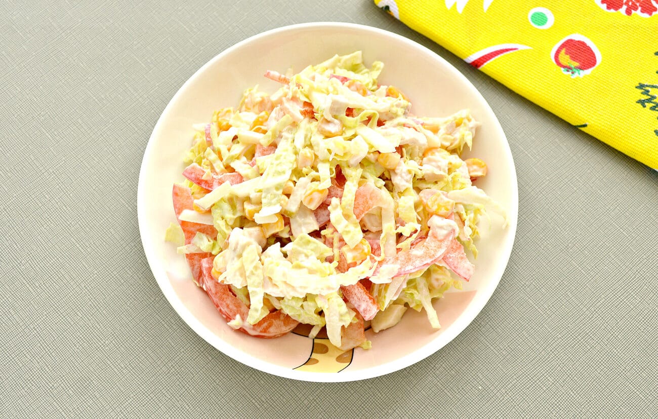 Салат с курицей, пекинской капустой и кукурузой рецепт с