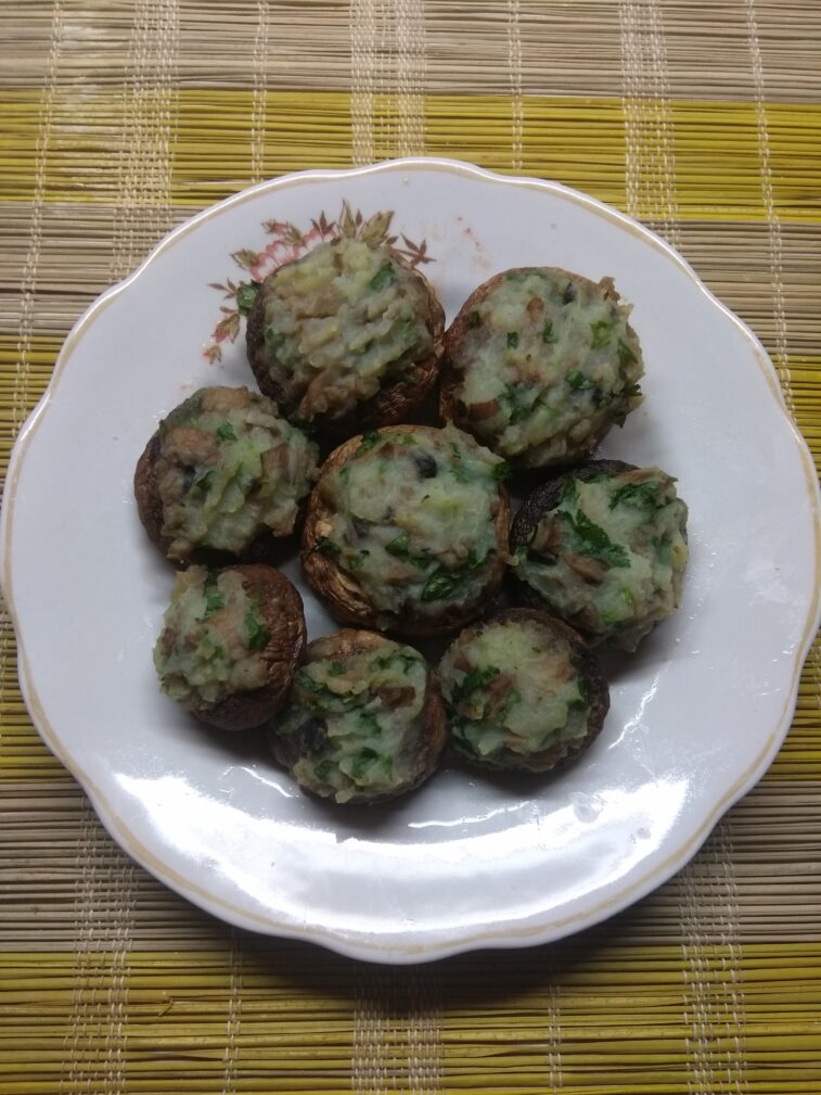 Шампиньоны, фаршированные картофелем