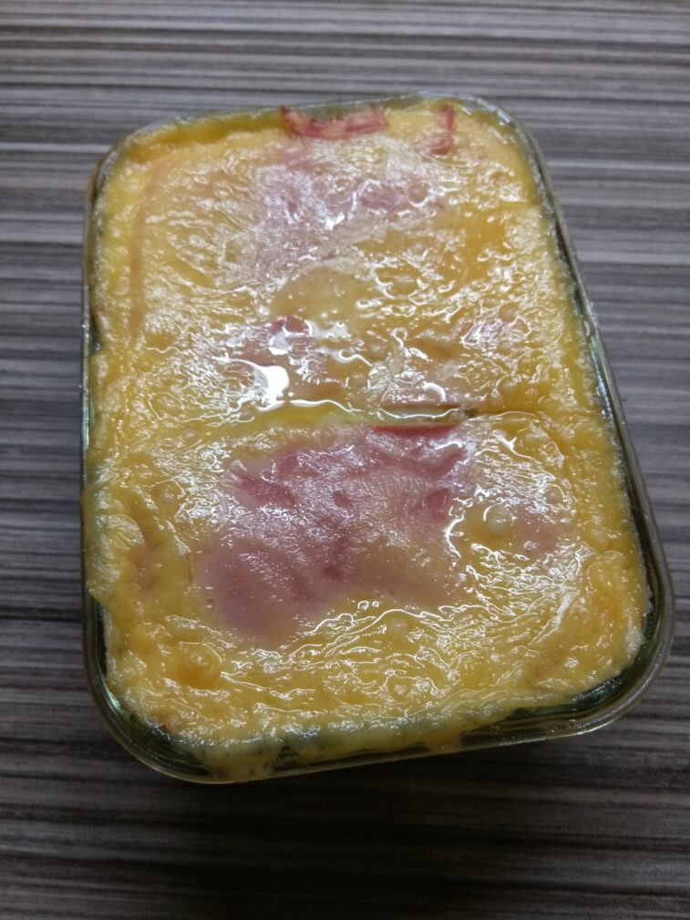 Картофельная запеканка с докторской колбасой и сыром