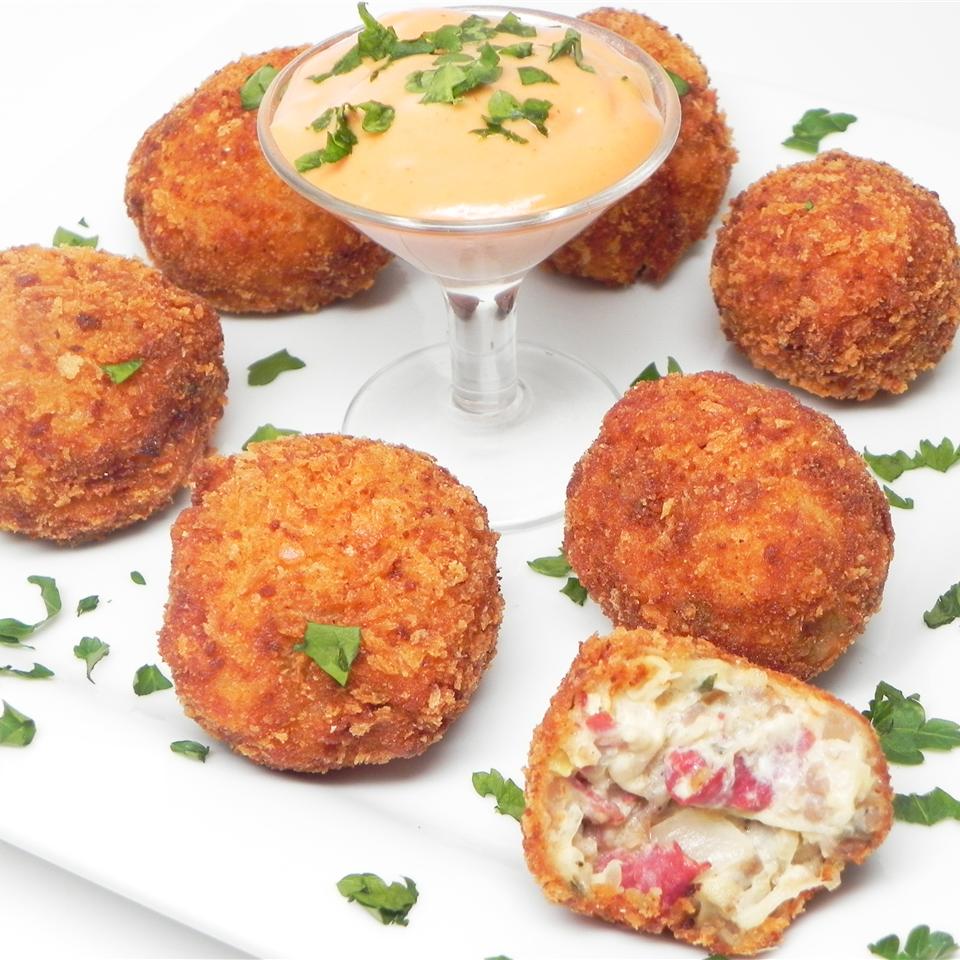 Свиные фрикадельки с квашеной капустой и кусочками говядины