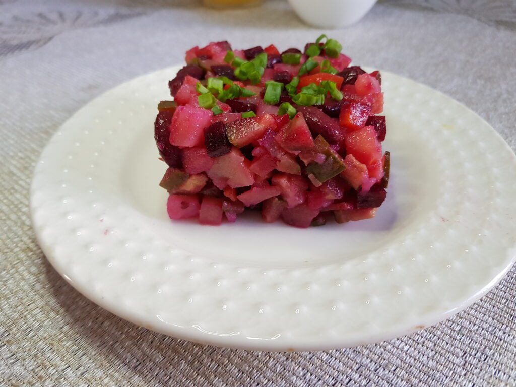 Фото рецепта - Винегрет с фасолью и маринованными огурцами - шаг 5