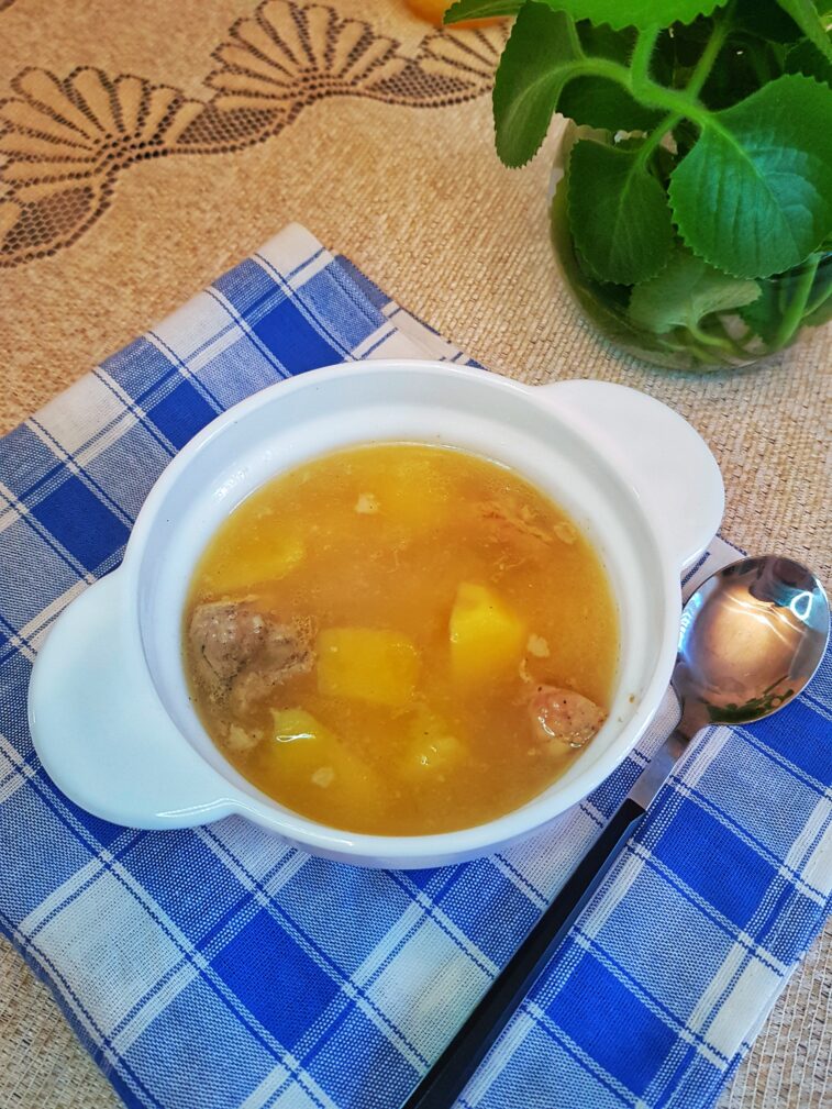 Картофель, тушеный со свининой