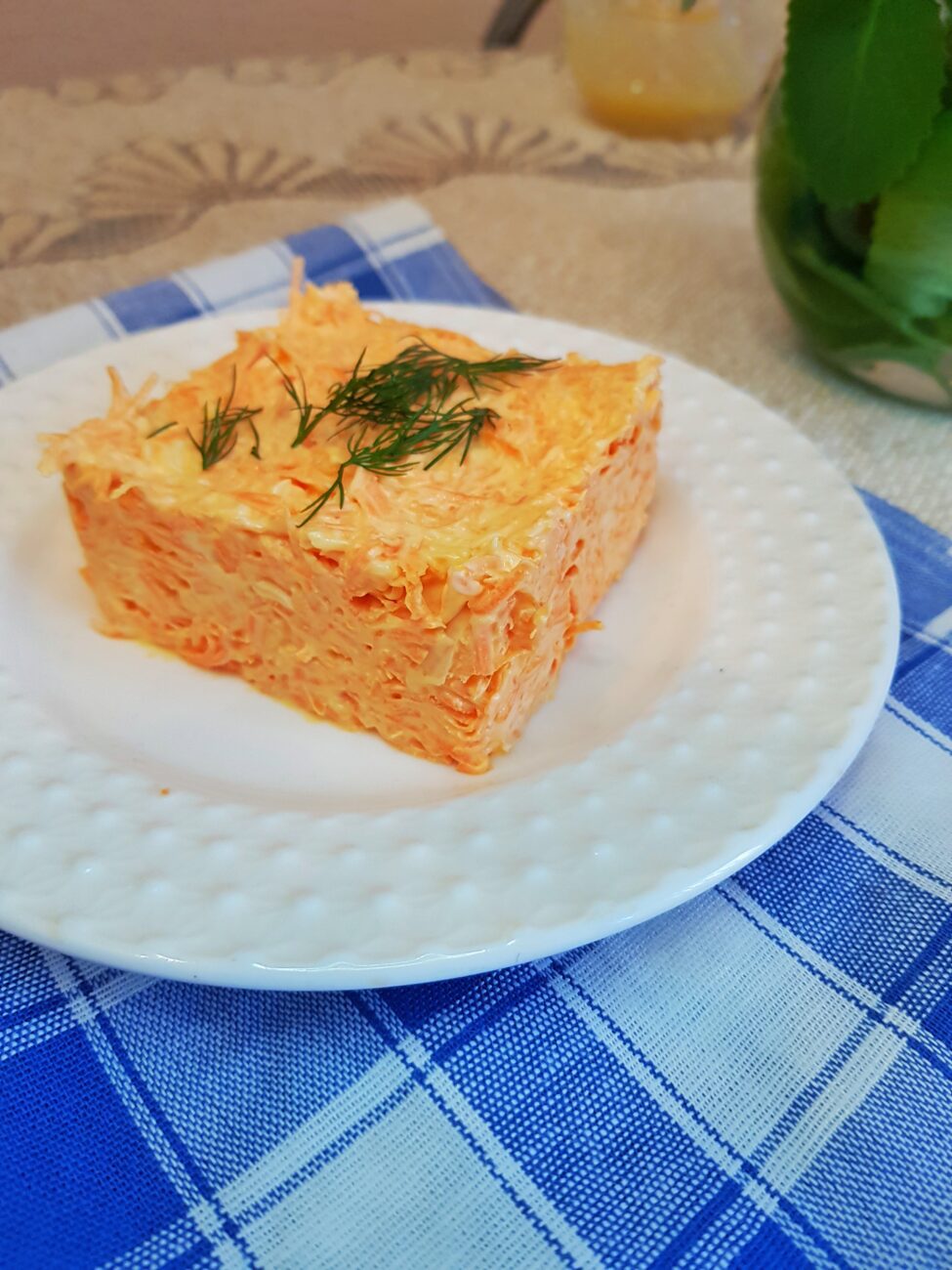 Салат из моркови и тёртого сыра