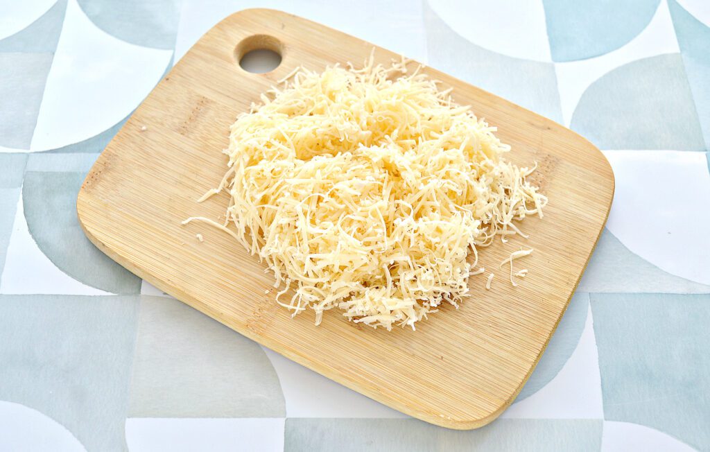 Фото рецепта - Блины, фаршированные курицей, шампиньонами и сыром - шаг 5