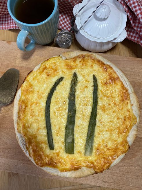 Пирог из сыра и спаржи