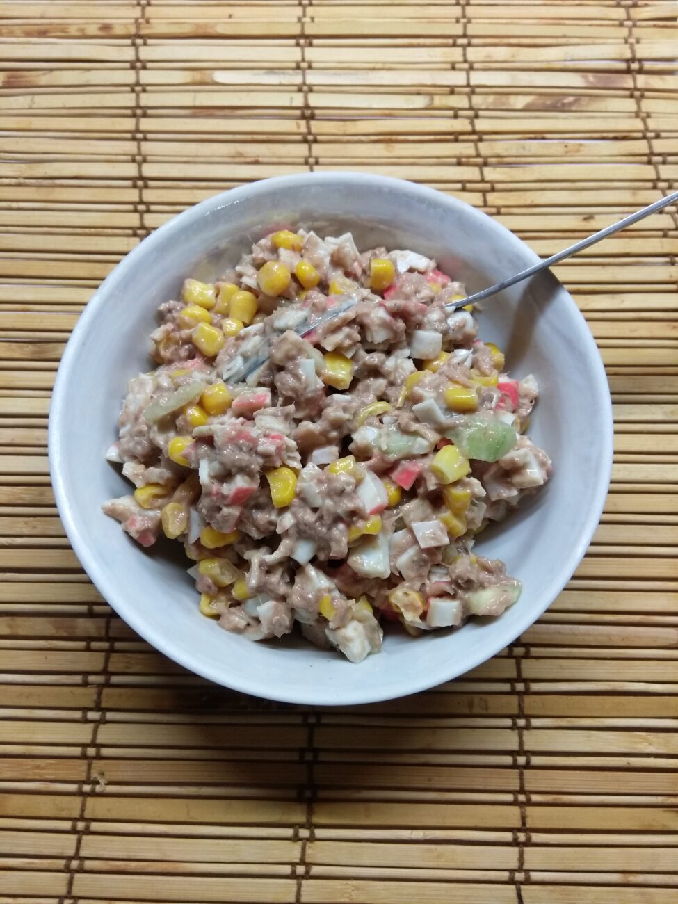 Салат-намазка из тунца, крабовых палочек и кукурузы