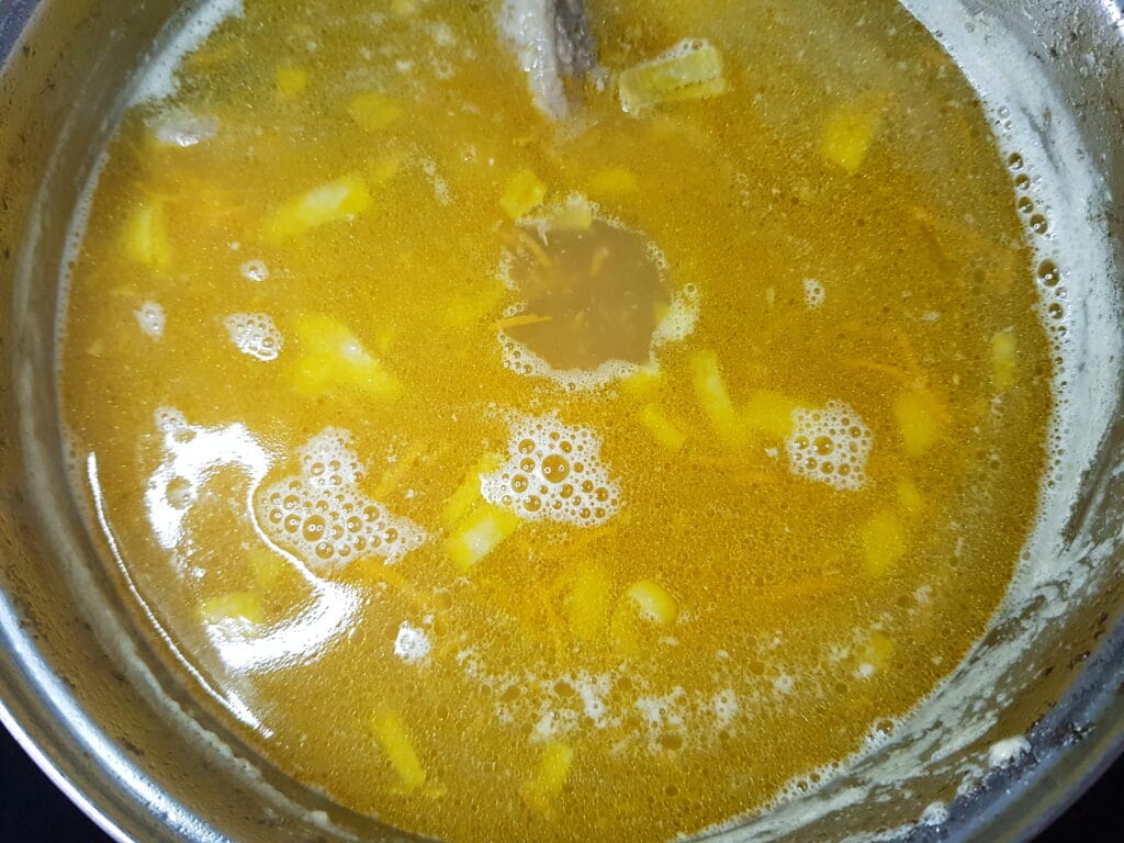 Фото рецепта - Гороховый суп на мясном бульоне - шаг 5