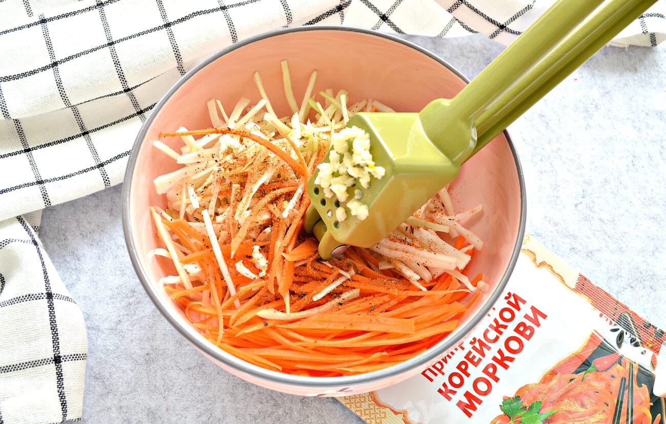 Салат по-корейски на зиму, из кабачков, моркови и перца