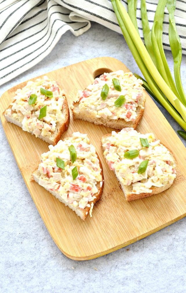 Закусочные бутерброды с крабовыми палочками и сыром