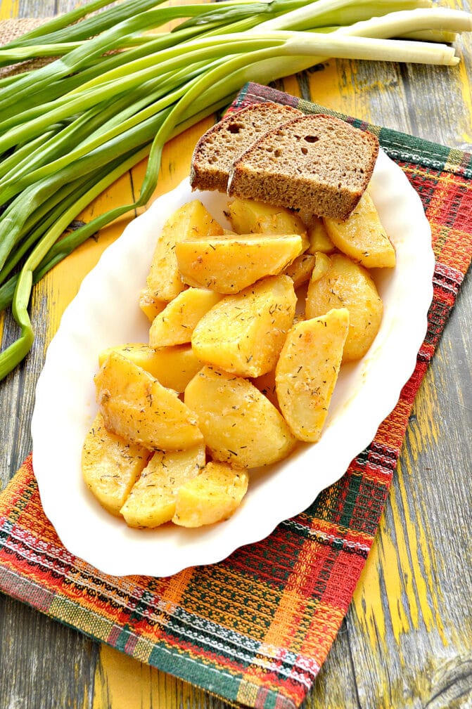 Картофель по-селянски со сметаной в мультиварке