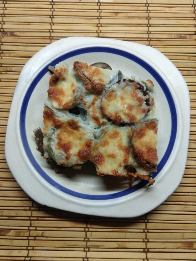 Запеканка из кабачков, баклажанов и салями