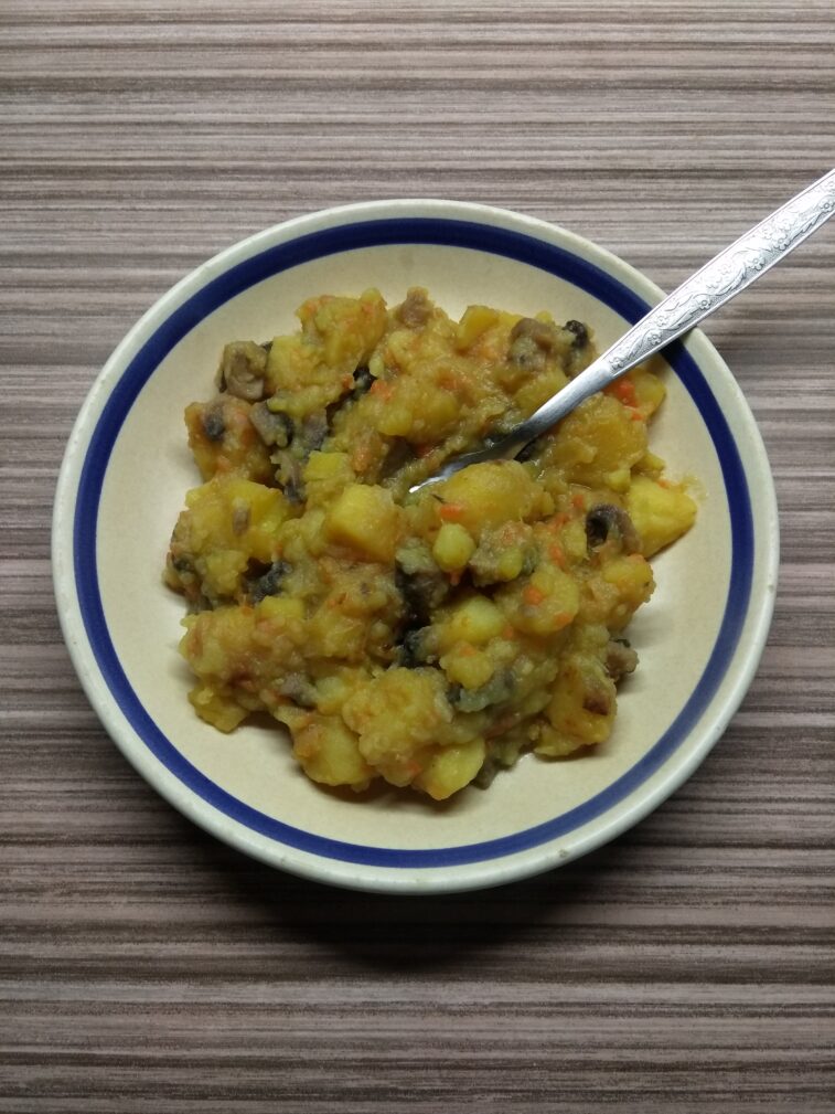 Рагу с картошкой, капустой и шампиньонами