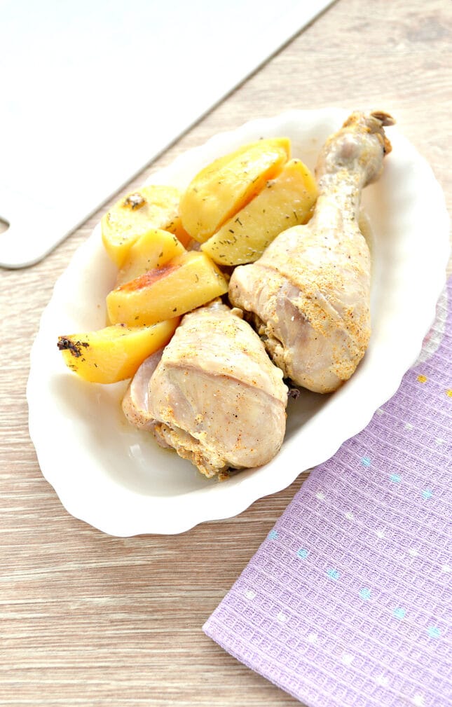 Куриные голени с картошкой в мультиварке