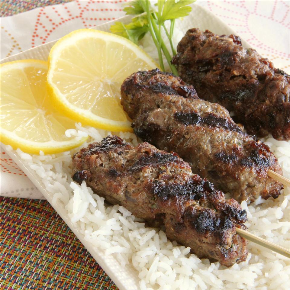 Люля-кебаб из говядины с изюмом